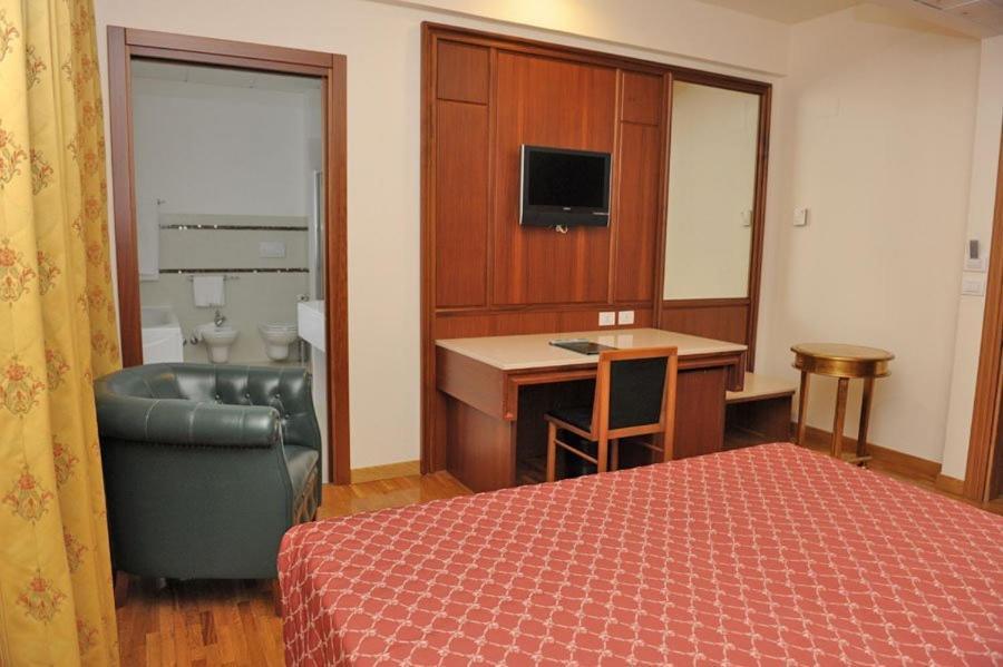 Hotel Svevo Gioia Del Colle Δωμάτιο φωτογραφία
